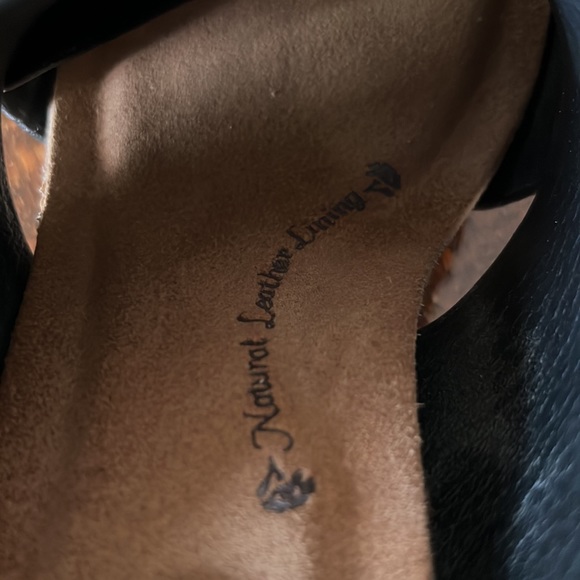 wedge cork heel w/ black upper leather crisscross comfort support straps. - Picture 6 of 7